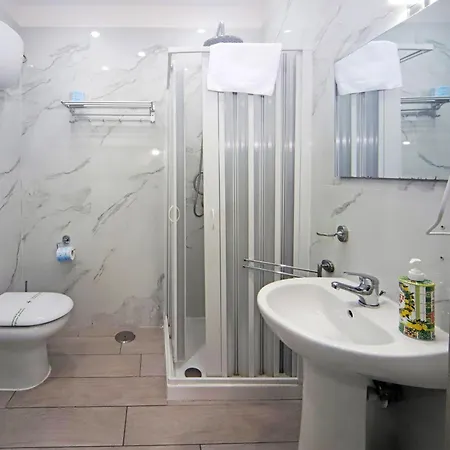 Dimora Di Antonietta - Near Train Station & Wi-fi Apartament *