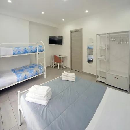 Dimora Di Antonietta - Near Train Station & Wi-fi Apartament Neapol