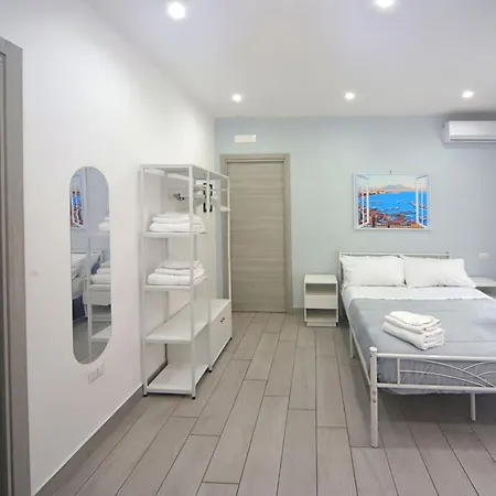 Apartament Dimora Di Antonietta - Near Train Station & Wi-fi Neapol