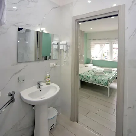 Apartament Dimora Di Antonietta - Near Train Station & Wi-fi